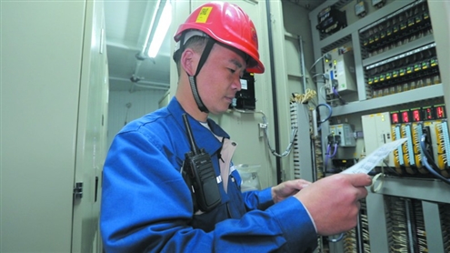 青岛港青岛前湾西港联合码头高级技师杜勇